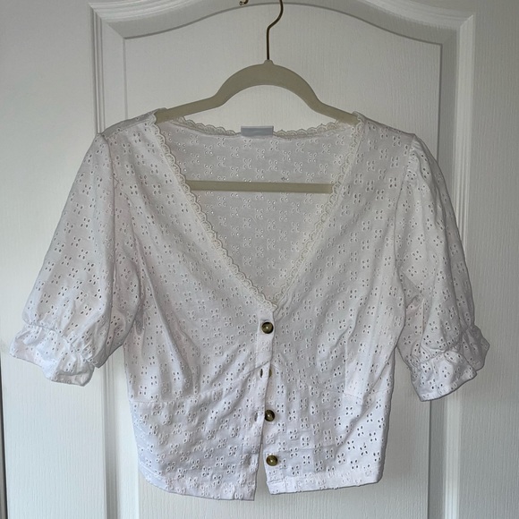 Cropped V-Neck Crochet Blouse - Picture 4 of 9
